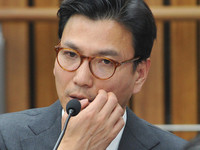 [포토] 의원들 질타에 당황한 김재열 제일기획 사장