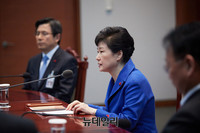 [포토] 탄핵소추안 가결 후 부처장관 간담회 가진 박근혜 대통령