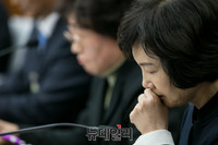 [포토] 굳은 표정의 최경희 전 이화여대총장