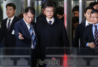 [포토] 굳은 얼굴로 청문회장으로 향하는 우병우