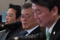 [포토] 보수-진보 합동토론회 참석한 안철수-문재인-남경필