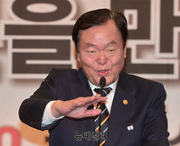 [포토] 애국신문, 축사하는 김경재 자유총연맹 회장