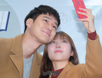 [포토] 고경표, 다정한 커플사진