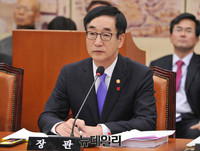 [포토] 질문에 답하는 이준식 사회부총리 겸 교육부장관