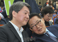 [포토] 대화 나누는 박지원-안철수