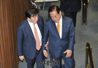 [포토] 대화 나누는 배덕광-이진복 의원