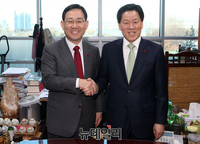 [포토] 인사 나누는 주호영-주승용