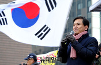 [포토] 대통령탄핵기각을 위한 국민총궐기 집회 참석한 김진태