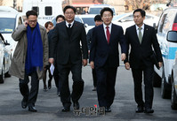 [포토] 헌법재판소 입장하는 탄핵소추위원들