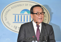 [포토] 인명진 비상대책위원장 사퇴 요구하는 서청원