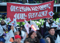 [포토] 어르신들이 지킨 대한민국, 이제는 우리가 지킨다