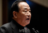 [포토] 인명진 비대위원장에 반발하는 서청원 의원