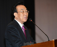 [포토] 특별기획전 잘살아보세, 인사말하는 김관용 경북지사