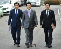 [포토] 헌법재판소 입장하는 권성동 탄핵소추위원장