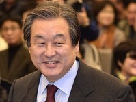 [포토] 바른정당 창당대회 입장하는 김무성 전 새누리당 대표