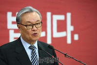 [포토] 3대 혁신방안 발표하는 인명진 새누리당 비대위원장