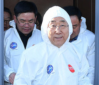 [포토] 조류독감 방역복 착용한 반기문 전 총장