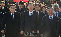 [포토] 6.25전쟁 참전 유엔군 묘역으로 향하는 반기문 총장