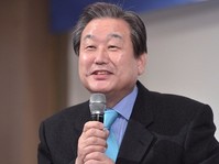 [포토] 인사말하는 김무성 바른정당 의원