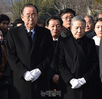 [영상] 故노무현 대통령 묘역 찾은 반기문 전 총장