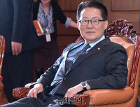 [포토] 국회의장 예방, 경청하는 박지원 국민의당 대표