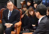 [포토] 정세균 국회의장과 대화 나누는 반기문 전 유엔총장