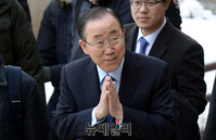 [포토] 합장하는 반기문 전 유엔 사무총장