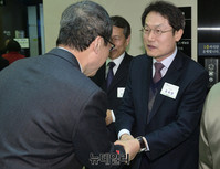 [포토] 악수하는 조희연 서울시교육감