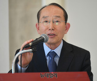 [포토] 한국자유회의 창립, 격려사하는 김희상 이사장