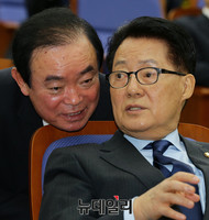 [포토] 대화 나누는 박지원-장병완