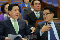 [포토] 이야기 하는 국민의당 박지원 대표와 주승용 원내대표