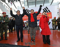 [포토] 대구 태극기 집회 참석한 김진태-조원진 의원