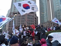 [포토] 대한문서 방통위까지 이어진 태극기물결