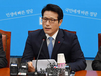 [포토] 발언하는 정병국 바른정당 대표