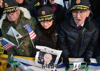 [포토] 제임스매티스 美국방부장관 환영하는 시민들