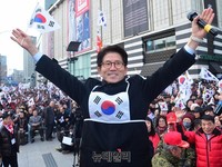 [포토] 대구 태극기집회, 만세하는 김문수 새누리비대위원