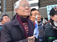 [포토] 대구 태극기집회, 국민의례하는 조갑제 대표