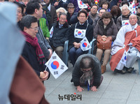 [포토] 탄핵기각 기원하는 집회 참가자