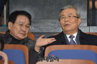 [포토] 이야기 나누는 김종인-변재일