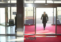 [포토] 국회들어서는 우상호 원내대표