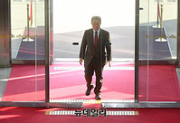 [포토] 국회들어서는 박지원 국민의당대표