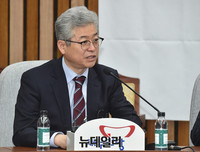 [포토] 北 미사일 도발 관련 발언하는 새누리당 이철우