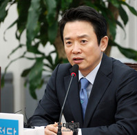 [포토] 바른정당 최고위서 발언하는 남경필