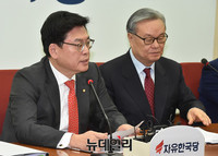 [포토] 발언하는 정우택 자유한국당 원내대표