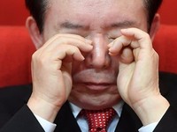 [포토] 생각하는 이인제 전 의원