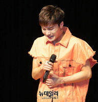 [포토] 첫 쇼케이스서 눈물 흘리는 빅플로 렉스