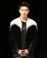 [포토] 빅플로 하이탑, 막내의 긴장한 포즈