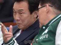 [포토] 대화하는 손학규-박지원