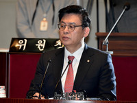 [포토] 발언하는 자유한국당 정우택 원내대표