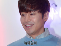 [포토] 행사장 찾은 에릭, 시크한 미소